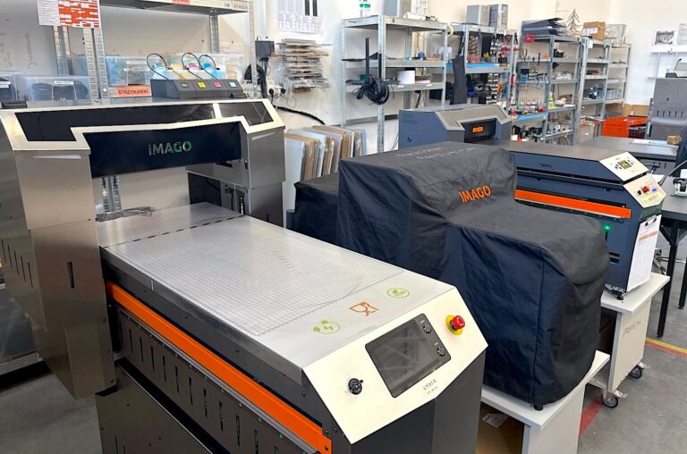 Sitodruk vs druk cyfrowy UV - kompletne porównanie technologii dla przemysłu