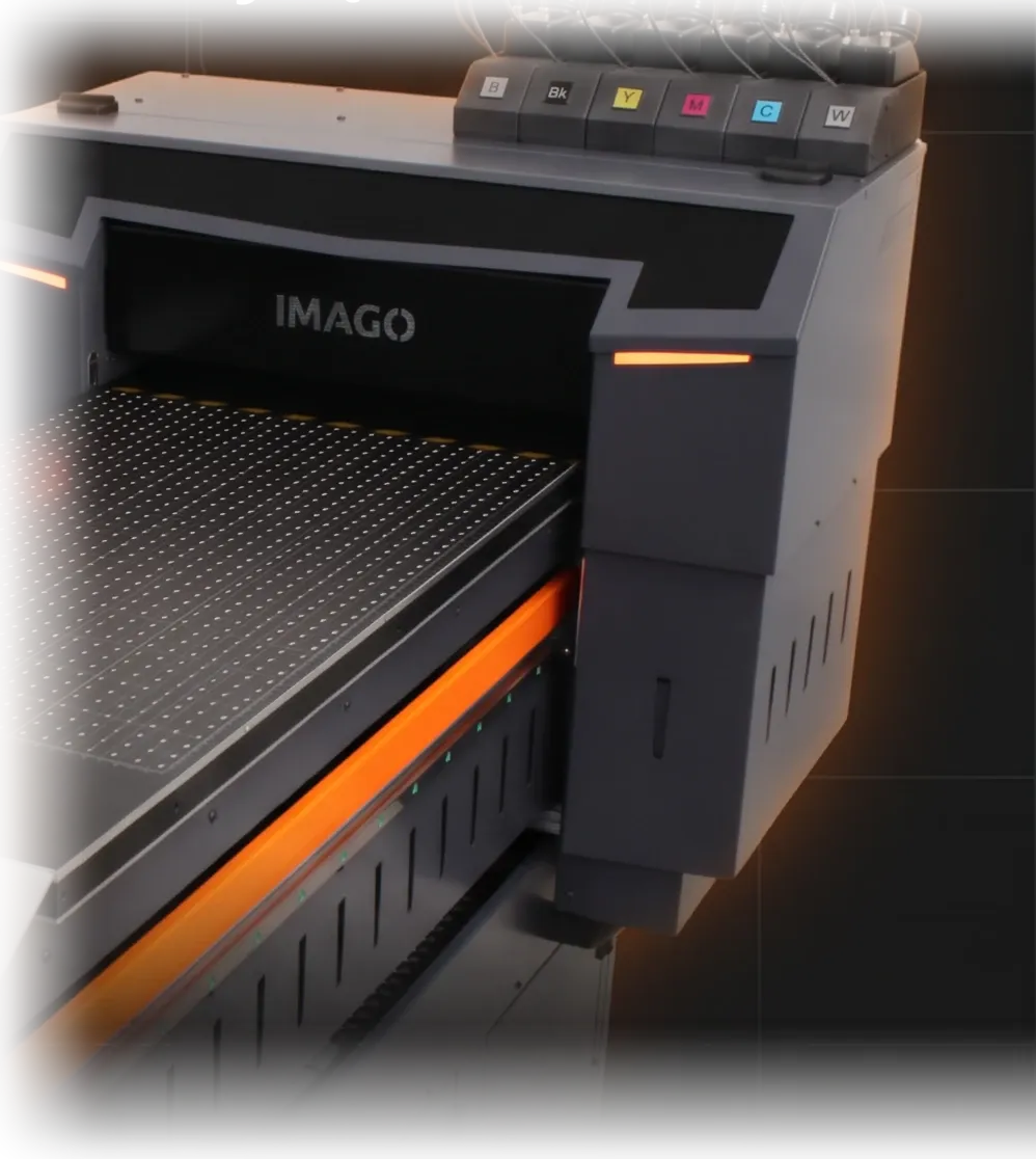 Drukarka UV IMAGO Sapphire — stół roboczy i głowica drukująca